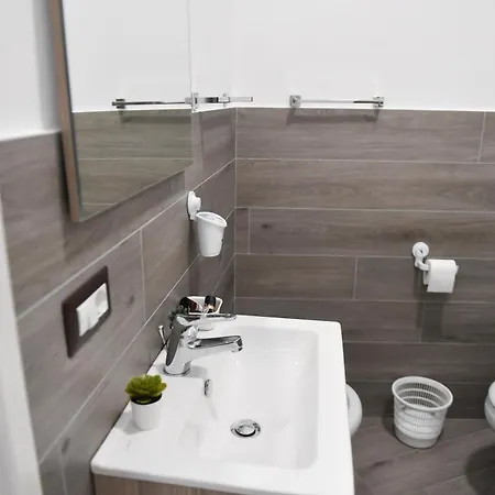 Di Vaio S Adiacente Metro Rione Alto 4*