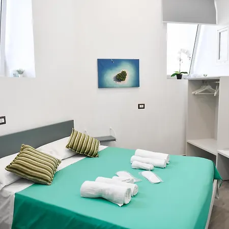 Di Vaio S Adiacente Metro Rione Alto 4* Napoli