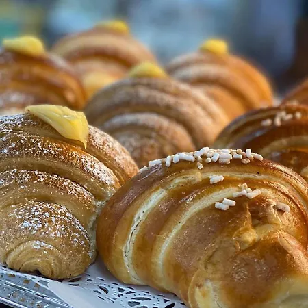 Di Vaio S Adiacente Metro Rione Alto Affittacamere Napoli
